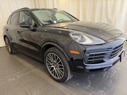 Certified 2023 Porsche Cayenne Platinum Edition image 7
