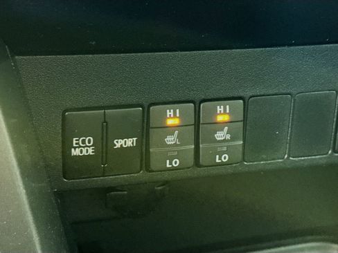 Certified 2016 Toyota RAV4 SE w/ Protection Package image 17