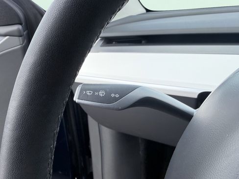 Used 2023 Tesla Model Y Long Range AWD/4WD image 44