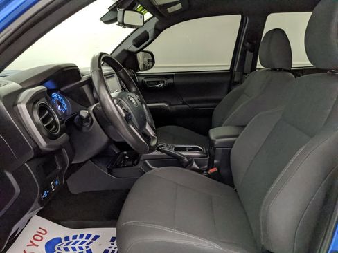 Used 2018 Toyota Tacoma TRD Sport image 22