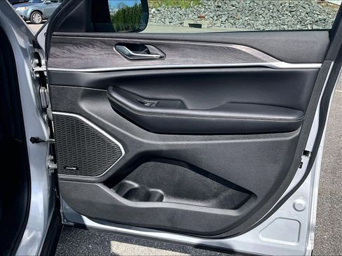 Used 2024 Jeep Grand Cherokee Limited 4xe image 12