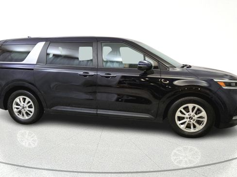 Used 2022 Kia Carnival LX FWD image 5