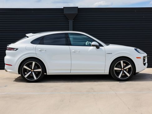 New 2025 Porsche Cayenne S image 8