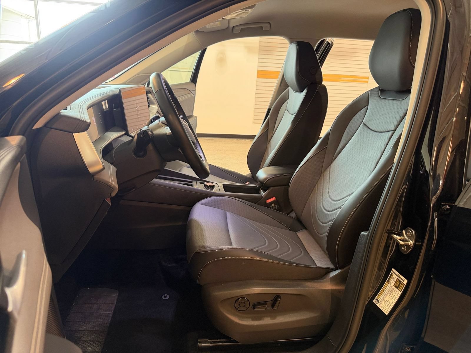 Used 2026 Volkswagen Tiguan SE AWD/4WD image 27