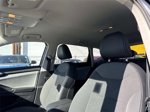 Certified 2022 Volkswagen Taos SE image 15