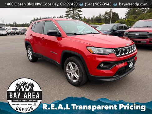 Used 2024 Jeep Compass Latitude AWD/4WD image 3