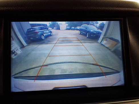 Used 2018 Chevrolet Suburban LT image 12