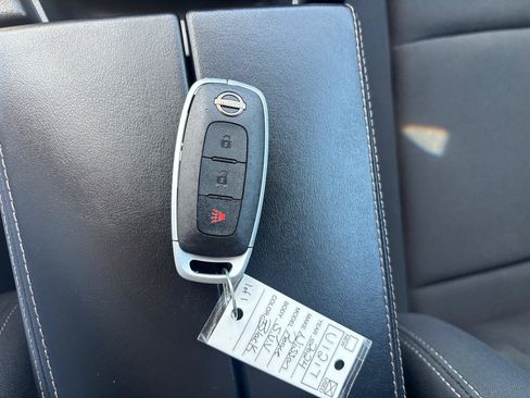 Used 2024 Nissan Rogue S AWD/4WD image 23
