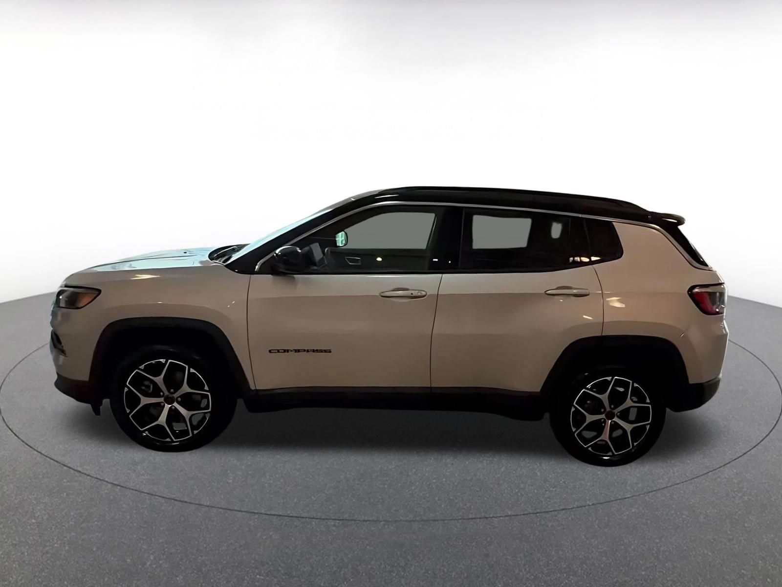 Used 2025 Jeep Compass Limited AWD/4WD image 8