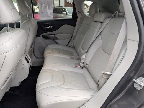 Used 2019 Jeep Cherokee Limited w/ Trailer Tow Group image 12