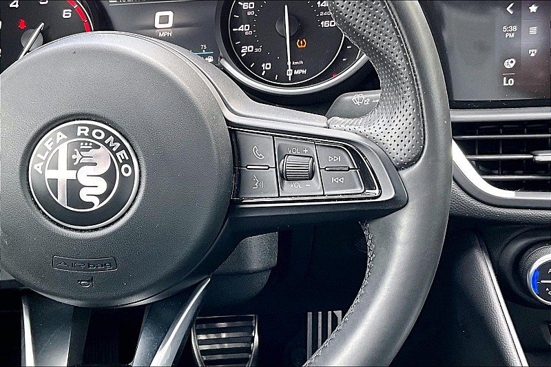 Used 2023 Alfa Romeo Giulia Sprint RWD image 17