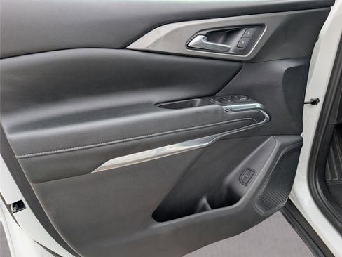 Used 2024 Chevrolet Traverse LT image 14