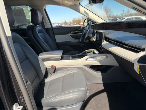 Used 2025 Lincoln Nautilus Premier w/ Equipment Group 102A image 13