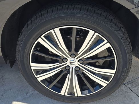 Certified 2023 Volvo XC60 B5 Plus image 9