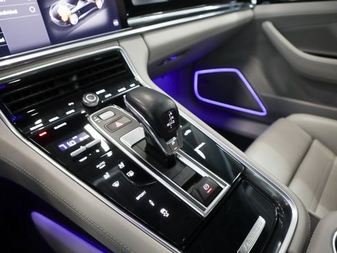 Certified 2022 Porsche Panamera image 15