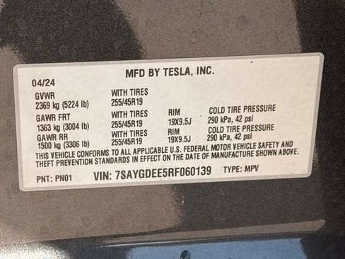 Used 2024 Tesla Model Y Long Range AWD/4WD image 35