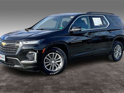 Used 2023 Chevrolet Traverse LT image 3