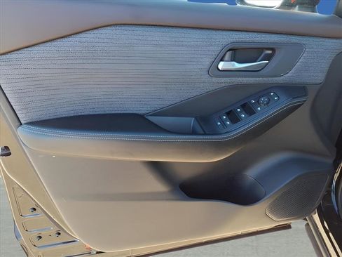 Used 2023 Nissan Rogue SV image 13