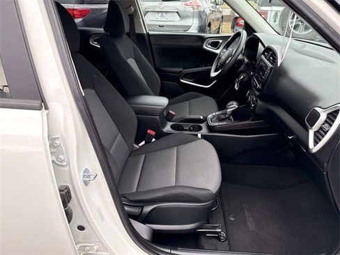 Used 2023 Kia Soul LX image 9