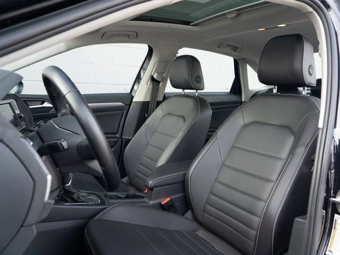 Certified 2024 Volkswagen Jetta SE w/ Panoramic Sunroof Package image 5