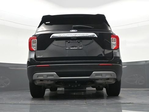 Used 2024 Ford Explorer XLT w/ Equipment Group 202A RWD image 28