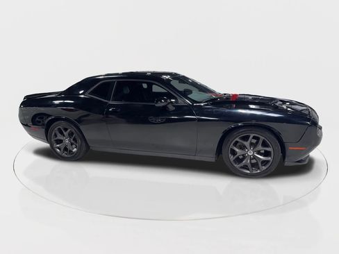 Used 2018 Dodge Challenger SXT Plus image 9