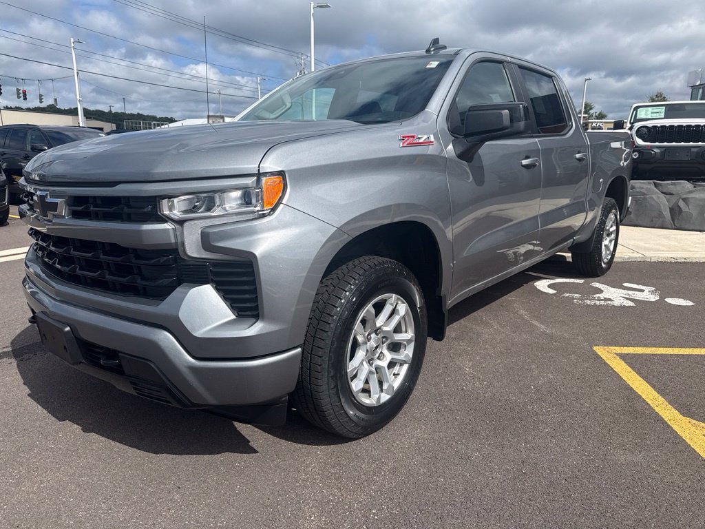 Used 2023 Chevrolet Silverado 1500 RST AWD/4WD image 4