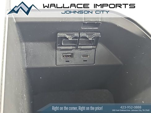 Used 2024 Toyota Camry SE image 30