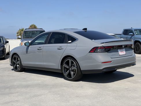 Used 2025 Honda Accord Sport image 5