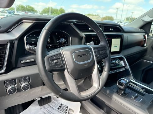Used 2024 GMC Sierra 1500 Denali w/ Technology Package AWD/4WD image 11