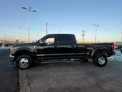Used 2019 Ford F350 Lariat w/ Lariat Ultimate Package image 3