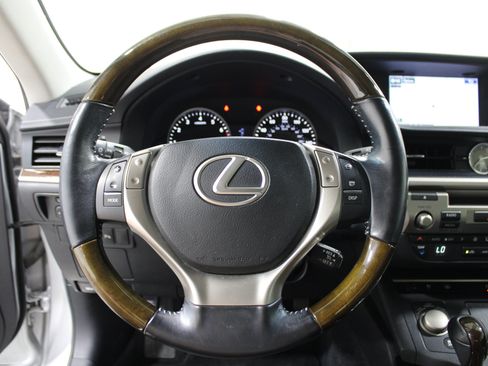 Used 2015 Lexus ES 350 w/ Luxury Package FWD image 9