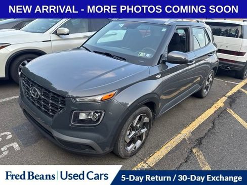 Certified 2023 Hyundai Venue SEL FWD image 2