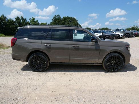 New 2027 Ford Expedition Platinum w/ Stealth Performance Package AWD/4WD image 2
