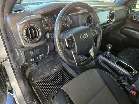 Used 2022 Toyota Tacoma TRD Off-Road image 11