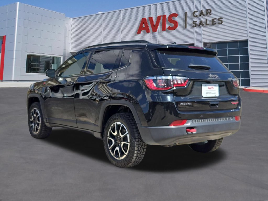 Used 2025 Jeep Compass Trailhawk AWD/4WD image 9