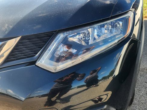 Used 2016 Nissan Rogue S FWD image 5