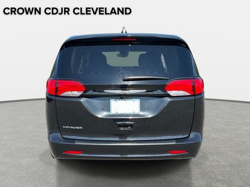 Used 2023 Chrysler Voyager LX FWD image 6