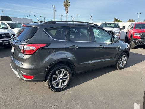 Used 2018 Ford Escape SE image 8