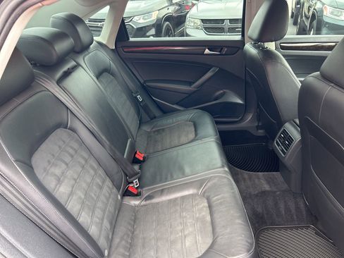 Used 2015 Volkswagen Passat 1.8T SEL Premium image 18