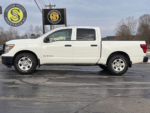 Used 2018 Nissan Titan S image 3