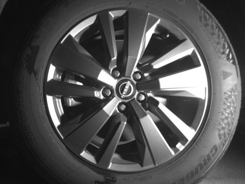 Used 2025 Nissan Pathfinder SV image 12