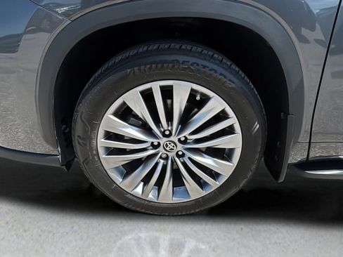 Used 2023 Toyota Highlander Platinum FWD image 27