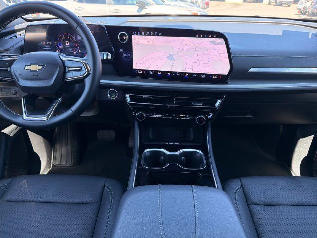 Used 2025 Chevrolet Traverse LT FWD image 9