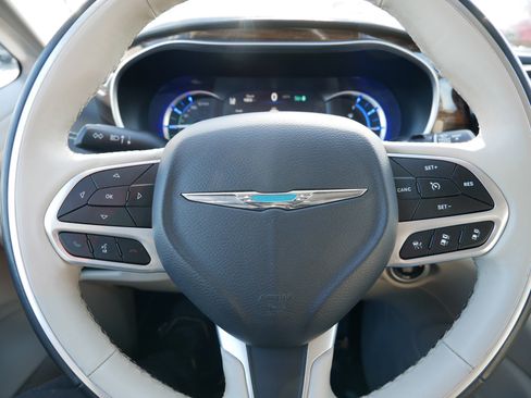 Used 2021 Chrysler Pacifica Limited image 25