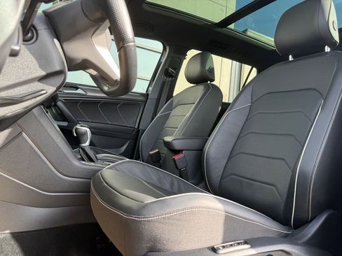 Used 2022 Volkswagen Tiguan SEL R-Line image 9