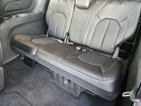 New 2026 Chrysler Pacifica Select w/ S Appearance Package AWD/4WD image 24