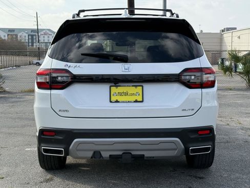 Used 2023 Honda Pilot Elite image 6