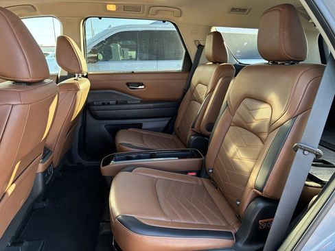 Used 2022 Nissan Pathfinder Platinum w/ Cargo Package image 12