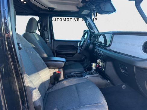 Used 2024 Jeep Wrangler Unlimited image 26